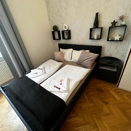 Spring Roses Downtown Boutique Hotel Будапеща Екстериор снимка