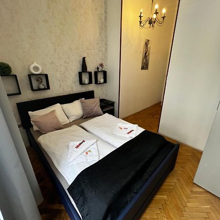 Spring Roses Downtown Boutique Hotel Будапеща Екстериор снимка