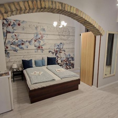 Spring Roses Downtown Boutique Hotel Будапеща Екстериор снимка