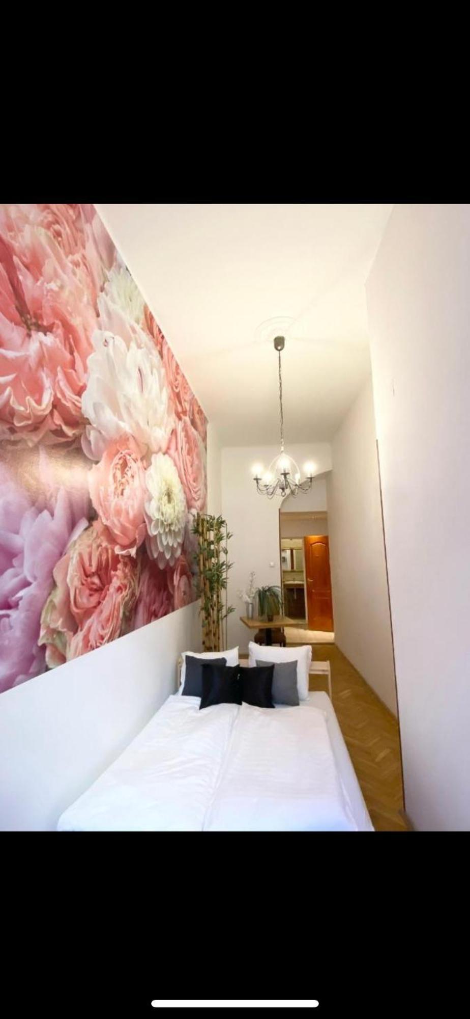 Spring Roses Downtown Boutique Hotel Будапеща Екстериор снимка