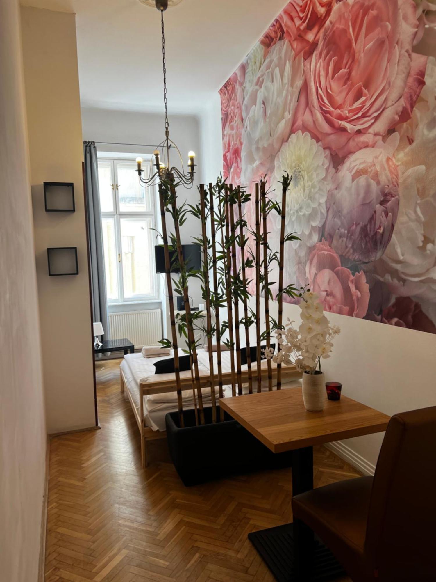 Spring Roses Downtown Boutique Hotel Будапеща Екстериор снимка