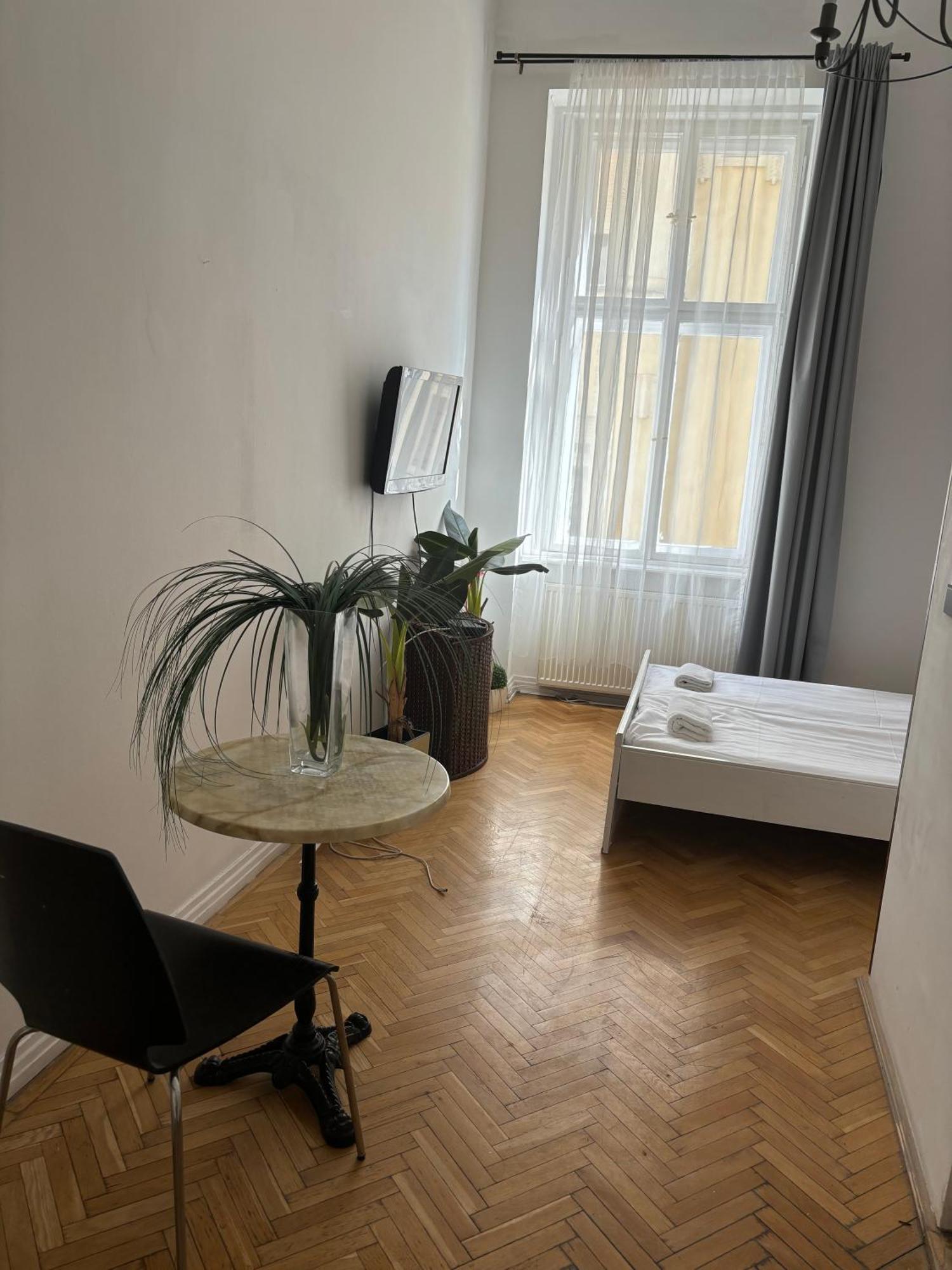 Spring Roses Downtown Boutique Hotel Будапеща Екстериор снимка
