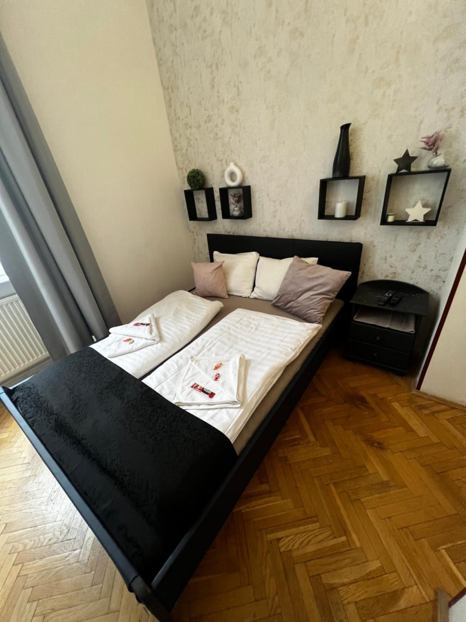 Spring Roses Downtown Boutique Hotel Будапеща Екстериор снимка