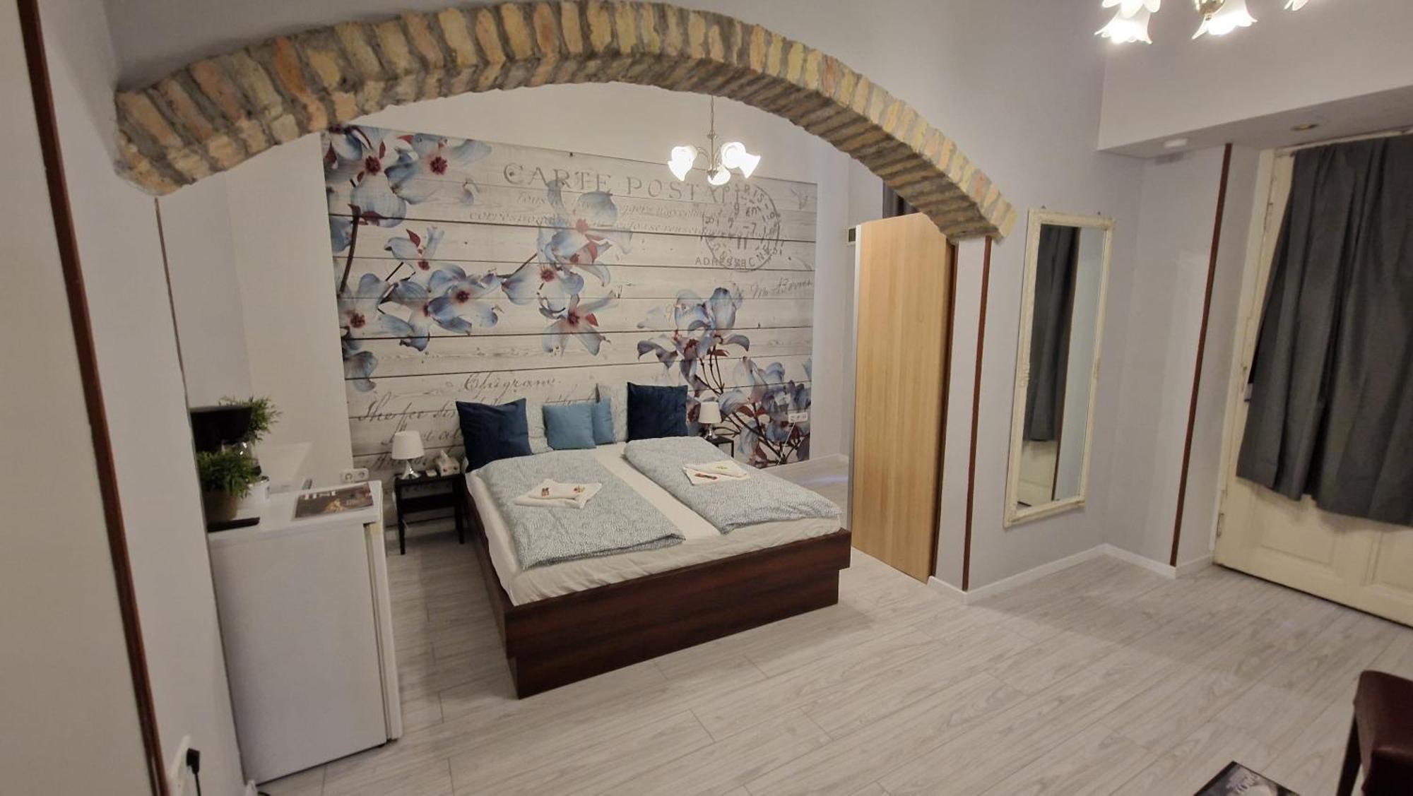 Spring Roses Downtown Boutique Hotel Будапеща Екстериор снимка
