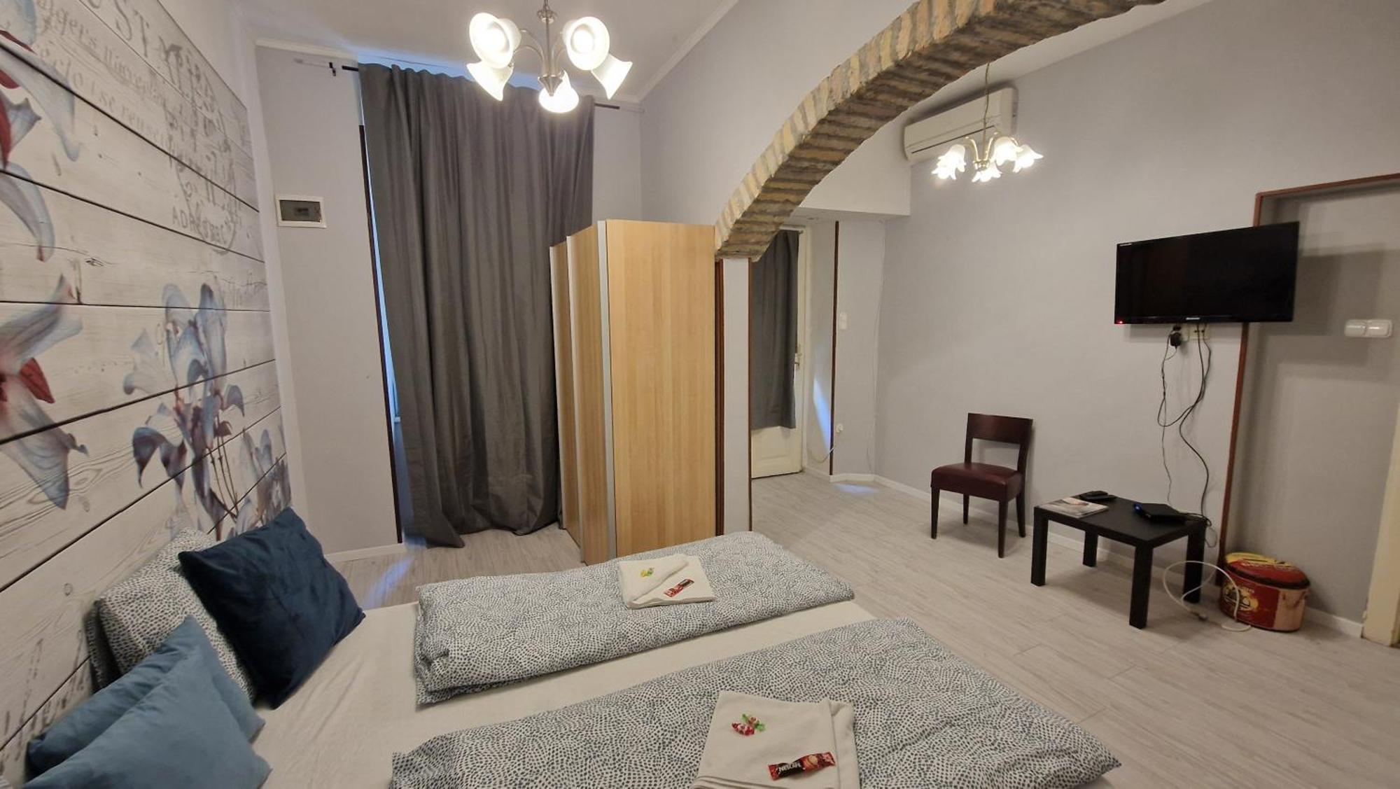 Spring Roses Downtown Boutique Hotel Будапеща Екстериор снимка